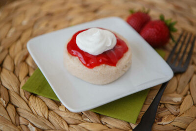 Dysphagia-friendly strawberry shortcake